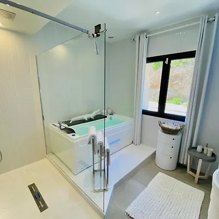 Prestige Au Bord De L'eau-