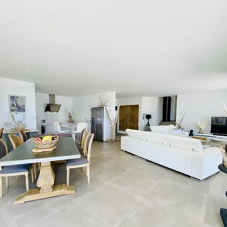 Prestige Au Bord De L'eau-
