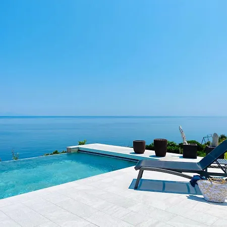 Villa Prestige Au Bord De L'eau- *