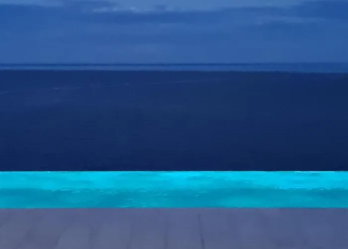 Villa Prestige Au Bord De L'eau- *